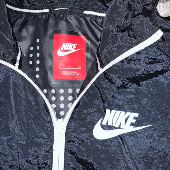 Nike Jackets & Blazers - Nike Reflective Jacket. 🖤😍